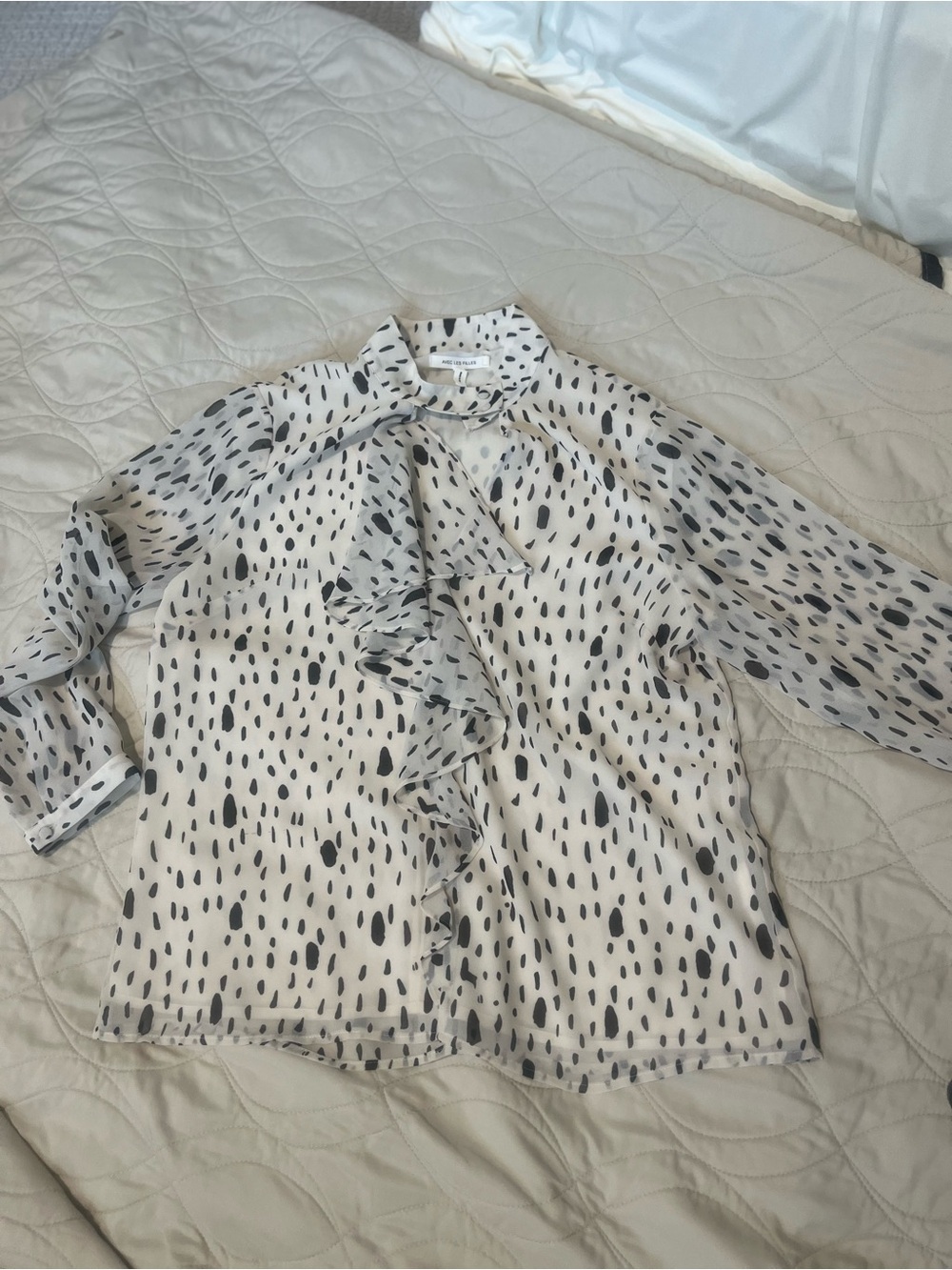 Avec Les Filles Cream and Black Dot Ruffle-Front Button-Down Shirt